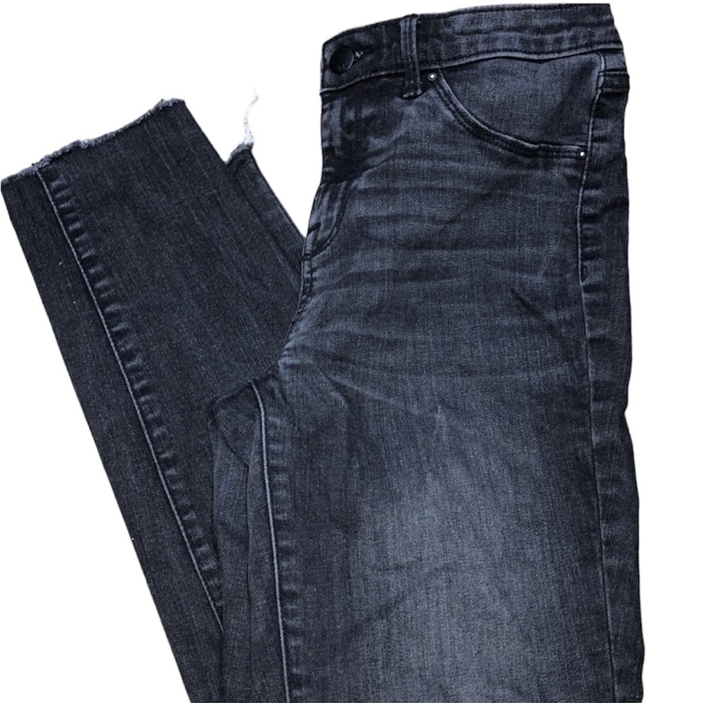 Mossimo high rise black distressed jegging sz 2/26